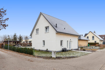 Stadtvilla mit 5 Zimmern, Bhj. 2016 sucht neue Eigentümer, 12529 Schönefeld, Einfamilienhaus