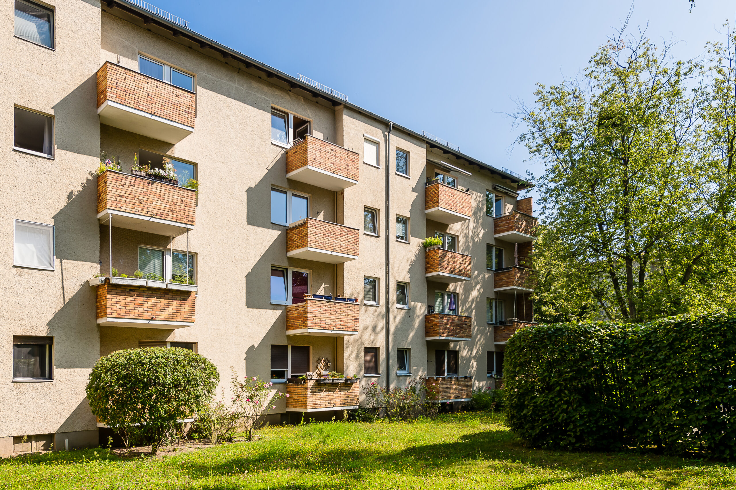 Bezugsfrei: Sanierungsbedürftige 2-Raum-Wohnung mit Sonnenbalkon in Lankwitz Heese und Acar Immobilien GmbH